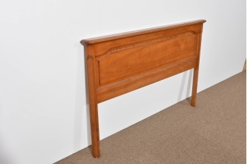 中古　横浜クラシック家具 ダニエル(Daniel)　面取り装飾の柔らかな曲線が魅力のヘッドボード　(R-085404)