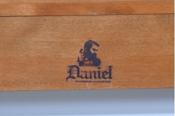 中古　横浜クラシック家具 ダニエル(Daniel)　面取り装飾の柔らかな曲線が魅力のヘッドボード　(R-085404)