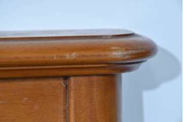 中古　横浜クラシック家具 ダニエル(Daniel)　面取り装飾の柔らかな曲線が魅力のヘッドボード　(R-085404)