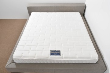 中古　イタリア　フレックスフォルム(Flexform)　日本ベッド製マットレス付き　上質なファブリック張りのキングサイズベッド　定価約95万円　(R-085406)