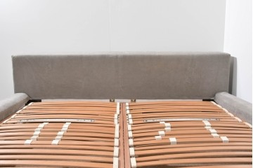 中古　イタリア　フレックスフォルム(Flexform)　日本ベッド製マットレス付き　上質なファブリック張りのキングサイズベッド　定価約95万円　(R-085406)