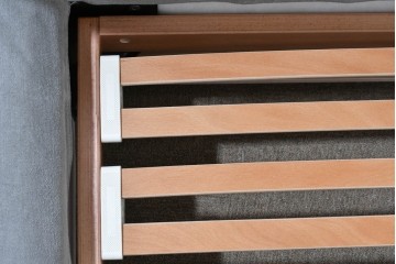 中古　イタリア　フレックスフォルム(Flexform)　日本ベッド製マットレス付き　上質なファブリック張りのキングサイズベッド　定価約95万円　(R-085406)