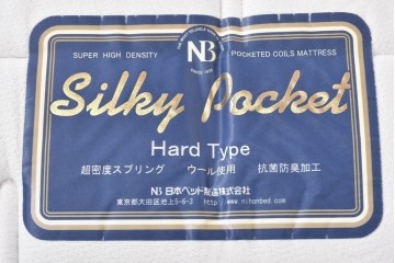 中古　イタリア　フレックスフォルム(Flexform)　日本ベッド製マットレス付き　上質なファブリック張りのキングサイズベッド　定価約95万円　(R-085406)