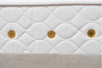 中古　イタリア　フレックスフォルム(Flexform)　日本ベッド製マットレス付き　上質なファブリック張りのキングサイズベッド　定価約95万円　(R-085406)