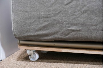 中古　イタリア　フレックスフォルム(Flexform)　日本ベッド製マットレス付き　上質なファブリック張りのキングサイズベッド　定価約95万円　(R-085406)