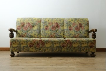 和製ヴィンテージ　三越家具　COUNTRY HOUSE(カントリーハウス)　Brugge(ブルージュ)　アームや脚部の彫刻装飾と鮮やかなファブリックが美しい3人掛けソファ　(R-085407)