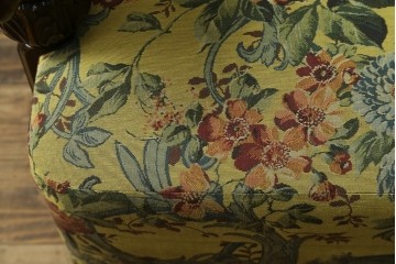 和製ヴィンテージ　三越家具　COUNTRY HOUSE(カントリーハウス)　Brugge(ブルージュ)　アームや脚部の彫刻装飾と鮮やかなファブリックが美しい3人掛けソファ　(R-085407)