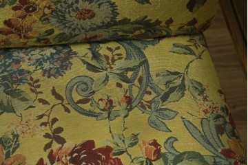 和製ヴィンテージ　三越家具　COUNTRY HOUSE(カントリーハウス)　Brugge(ブルージュ)　アームや脚部の彫刻装飾と鮮やかなファブリックが美しい3人掛けソファ　(R-085407)