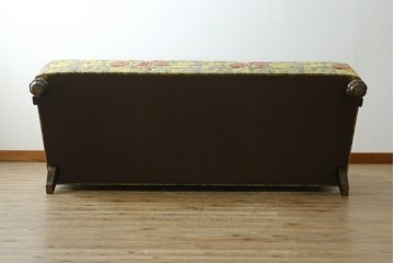 和製ヴィンテージ　三越家具　COUNTRY HOUSE(カントリーハウス)　Brugge(ブルージュ)　アームや脚部の彫刻装飾と鮮やかなファブリックが美しい3人掛けソファ　(R-085407)