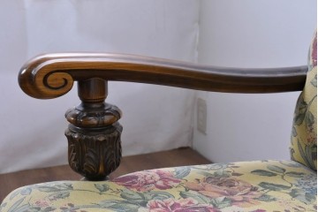 和製ヴィンテージ　三越家具(現カントリーハウス)　Brugge(ブルージュ)　アームや脚部の彫刻装飾と鮮やかなファブリックが美しい3人掛けソファ　(R-085407)