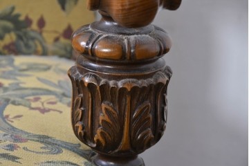 和製ヴィンテージ　三越家具(現カントリーハウス)　Brugge(ブルージュ)　アームや脚部の彫刻装飾と鮮やかなファブリックが美しい3人掛けソファ　(R-085407)