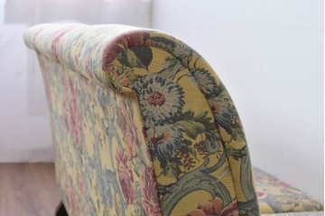 和製ヴィンテージ　三越家具(現カントリーハウス)　Brugge(ブルージュ)　アームや脚部の彫刻装飾と鮮やかなファブリックが美しい3人掛けソファ　(R-085407)