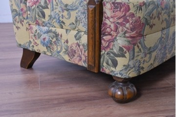 和製ヴィンテージ　三越家具(現カントリーハウス)　Brugge(ブルージュ)　アームや脚部の彫刻装飾と鮮やかなファブリックが美しい3人掛けソファ　(R-085407)