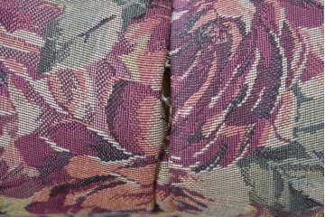 和製ヴィンテージ　三越家具(現カントリーハウス)　Brugge(ブルージュ)　アームや脚部の彫刻装飾と鮮やかなファブリックが美しい3人掛けソファ　(R-085407)