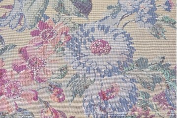 和製ヴィンテージ　三越家具(現カントリーハウス)　Brugge(ブルージュ)　アームや脚部の彫刻装飾と鮮やかなファブリックが美しい3人掛けソファ　(R-085407)