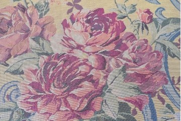 和製ヴィンテージ　三越家具(現カントリーハウス)　Brugge(ブルージュ)　アームや脚部の彫刻装飾と鮮やかなファブリックが美しい3人掛けソファ　(R-085407)