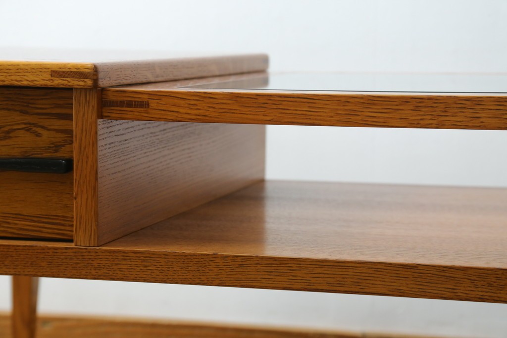 中古　美品　ACME Furniture(アクメ ファニチャー)　JETTY(ジェッティ)　見せる収納が楽しめるガラス天板のコーヒーテーブル　定価約12万円　(R-085408)