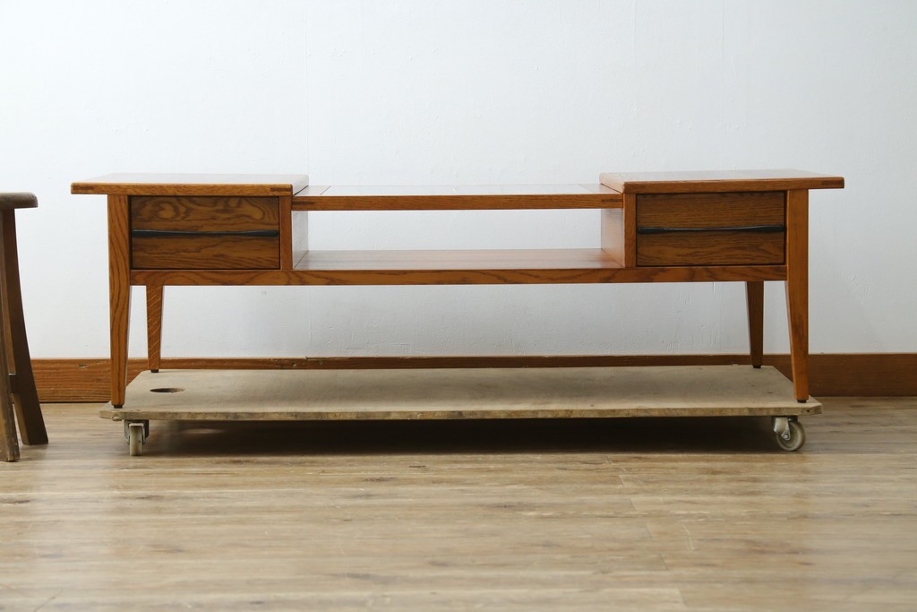 中古　美品　ACME Furniture(アクメ ファニチャー)　JETTY(ジェッティ)　見せる収納が楽しめるガラス天板のコーヒーテーブル　定価約12万円　(R-085408)