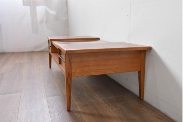 中古　美品　ACME Furniture(アクメ ファニチャー)　JETTY(ジェッティ)　見せる収納が楽しめるガラス天板のコーヒーテーブル　定価約12万円相当　(R-085408)