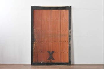 アンティーク建具　鉄鋲と縁取りがアクセントの重厚な蔵戸1枚　(R-085410)