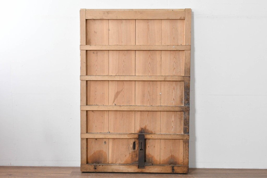 アンティーク建具　鉄鋲と縁取りがアクセントの重厚な蔵戸1枚　(R-085410)