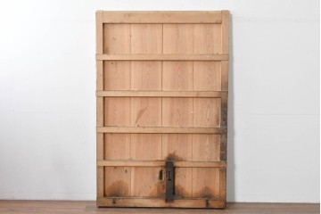 アンティーク建具　鉄鋲と縁取りがアクセントの重厚な蔵戸1枚　(R-085410)