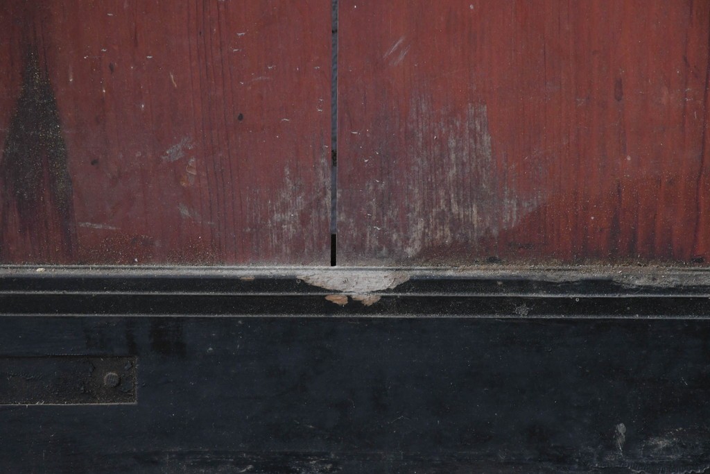 アンティーク建具　鉄鋲と縁取りがアクセントの重厚な蔵戸1枚　(R-085410)