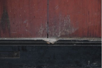 アンティーク建具　鉄鋲と縁取りがアクセントの重厚な蔵戸1枚　(R-085410)