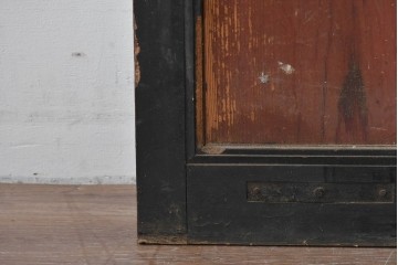 アンティーク建具　鉄鋲と縁取りがアクセントの重厚な蔵戸1枚　(R-085410)