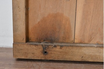 アンティーク建具　鉄鋲と縁取りがアクセントの重厚な蔵戸1枚　(R-085410)