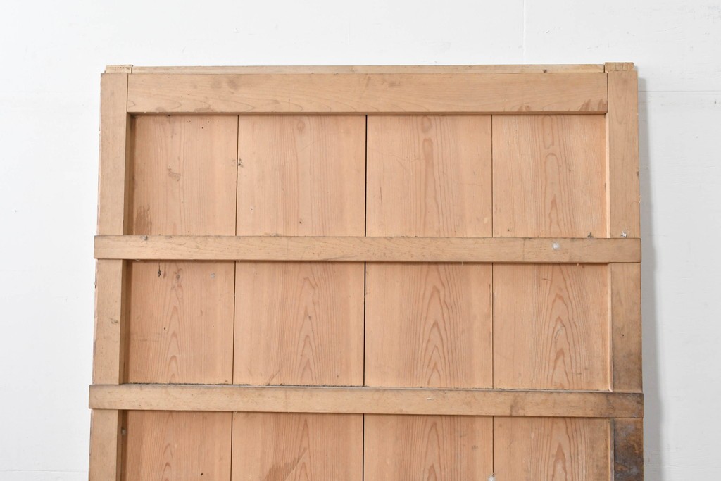 アンティーク建具　鉄鋲と縁取りがアクセントの重厚な蔵戸1枚　(R-085410)