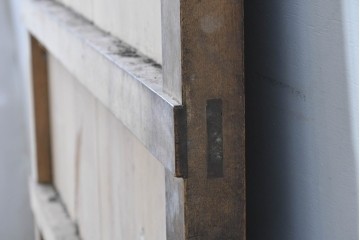 アンティーク建具　鉄鋲と縁取りがアクセントの重厚な蔵戸1枚　(R-085410)