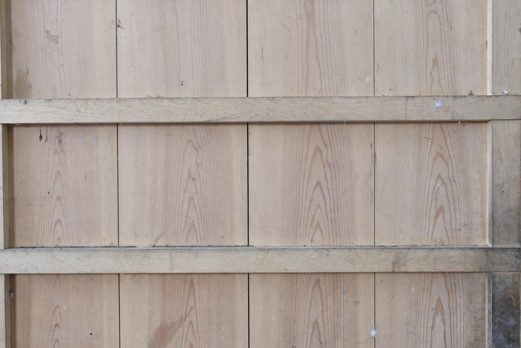 アンティーク建具　鉄鋲と縁取りがアクセントの重厚な蔵戸1枚　(R-085410)