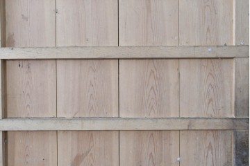 アンティーク建具　鉄鋲と縁取りがアクセントの重厚な蔵戸1枚　(R-085410)