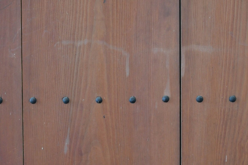 アンティーク建具　鉄鋲と縁取りがアクセントの重厚な蔵戸1枚　(R-085410)