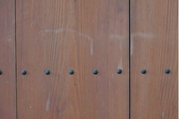 アンティーク建具　鉄鋲と縁取りがアクセントの重厚な蔵戸1枚　(R-085410)