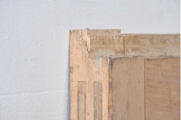 アンティーク建具　鉄鋲と縁取りがアクセントの重厚な蔵戸1枚　(R-085410)