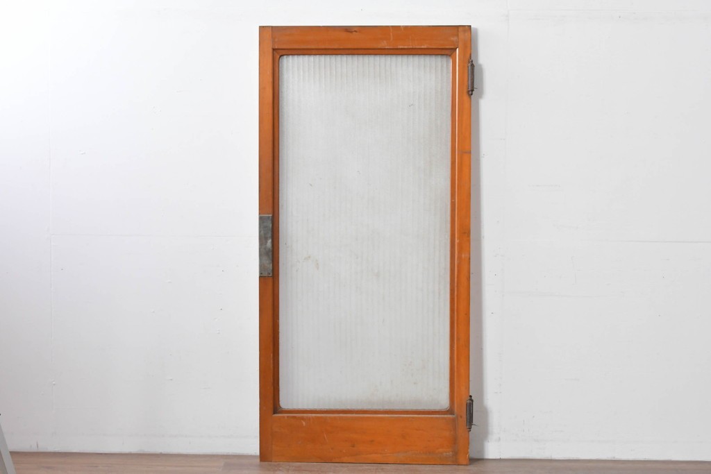 ヴィンテージ建具　リブ入りの大きなガラスが魅力の扉1枚　(R-085411)