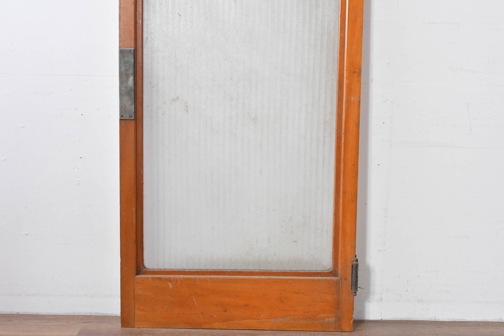 ヴィンテージ建具　リブ入りの大きなガラスが魅力の扉1枚　(R-085411)