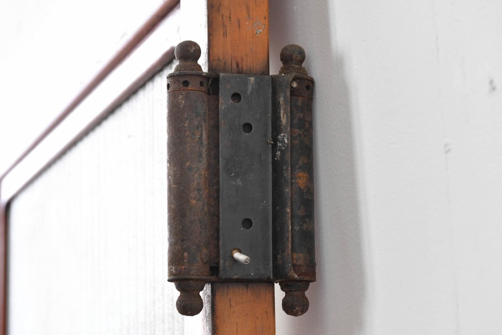 ヴィンテージ建具　リブ入りの大きなガラスが魅力の扉1枚　(R-085411)