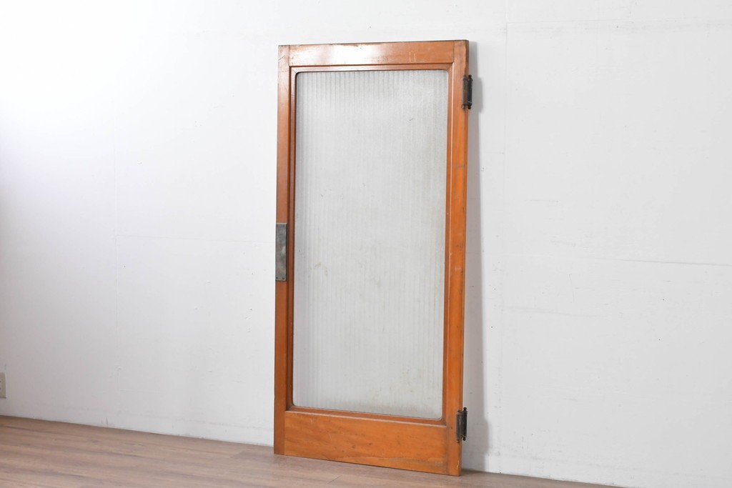 ヴィンテージ建具　リブ入りの大きなガラスが魅力の扉1枚　(R-085411)