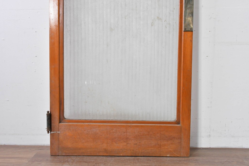 ヴィンテージ建具　リブ入りの大きなガラスが魅力の扉1枚　(R-085411)