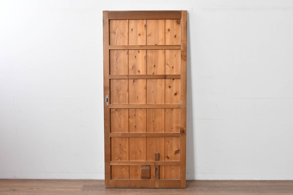 アンティーク建具　素朴な木肌と腰金物が印象的な蔵戸1枚　(R-085412)