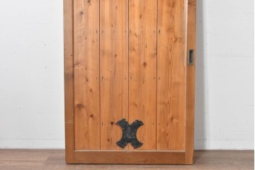 アンティーク建具　素朴な木肌と腰金物が印象的な蔵戸1枚　(R-085412)