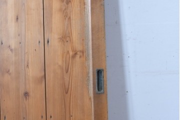 アンティーク建具　素朴な木肌と腰金物が印象的な蔵戸1枚　(R-085412)