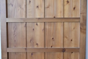 アンティーク建具　素朴な木肌と腰金物が印象的な蔵戸1枚　(R-085412)