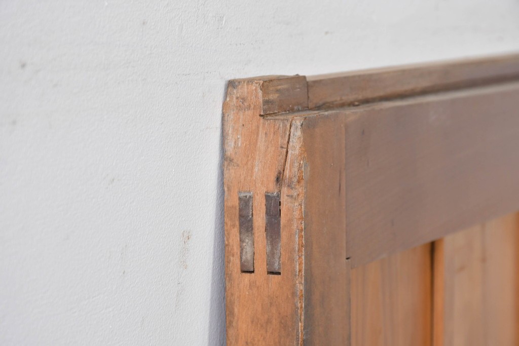 アンティーク建具　素朴な木肌と腰金物が印象的な蔵戸1枚　(R-085412)