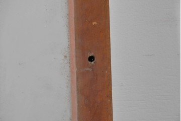 ヴィンテージ建具　縦桟の意匠が素朴なガラス入り玄関戸2枚セット　(R-085413)