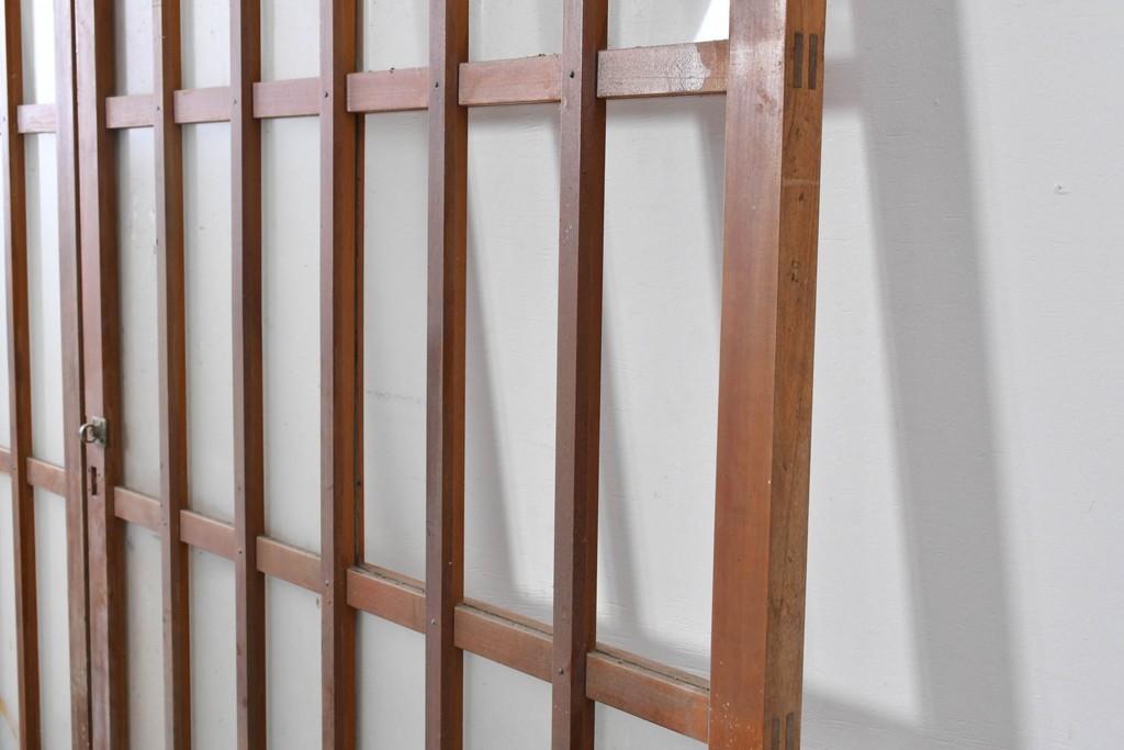 ヴィンテージ建具　縦桟の意匠が素朴なガラス入り玄関戸2枚セット　(R-085413)