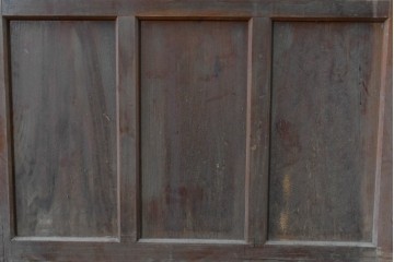 ヴィンテージ建具　縦桟の意匠が素朴なガラス入り玄関戸2枚セット　(R-085413)